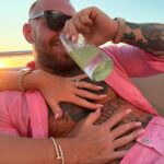 Conor McGregor snúbenec Dee Devlin nedokázal držať ruky ďalej od dua poľovníctva v nových sociálnych médiách
