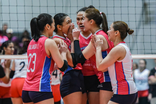 Alyssa Valdez a Creamline Cool Smasters počas PVL na prehliadke crossoverov Chery Tiggo. 