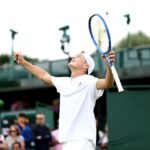 Cruz Hewitt (na obrázku) zabezpečil veľké víťazstvo v prvom kole chlapcových singlov v nedeľu vo Wimbledone