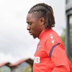 Crystal Palace, aby urobil bezprostredné rozhodnutie o Ebech Eze ako plánu prenosu arzenálu