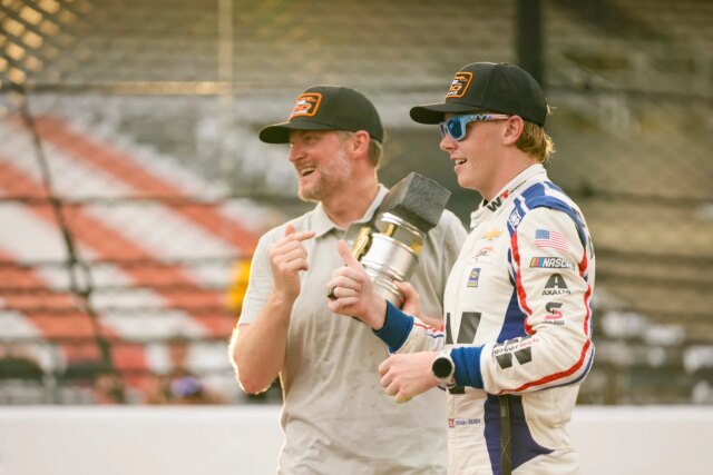 Dale Earnhardt Jr. Zdieľajte úprimnú poctu bývalému spoločnosti tímu Connor Zilisch po historickom víťazstve pre JRM

