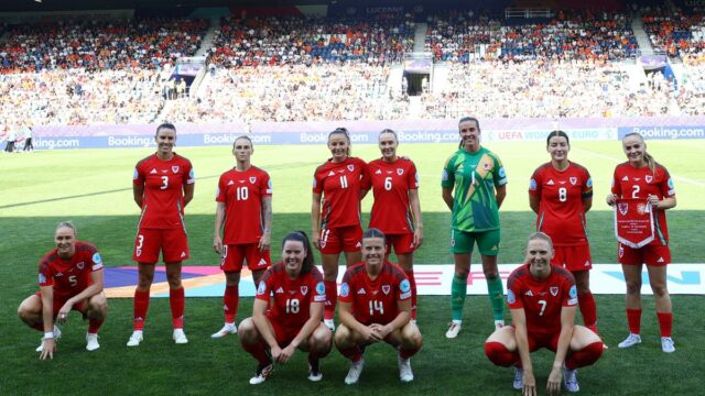 Dámske euro 2025: Walesiánske ženy pokračujú v tradícii nepárnej tímovej fotografie

