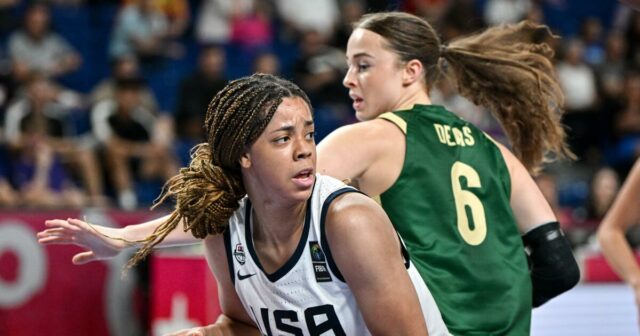 Dámsky basketbalový basketbal USC pristane ďalšia sada # 1 v Saniyah Hall

