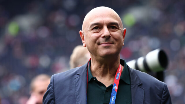 Daniel Levy oproti boju za hviezdu Tottenham, zatiaľ čo Pl -Rival ho núti vyzerať blázon

