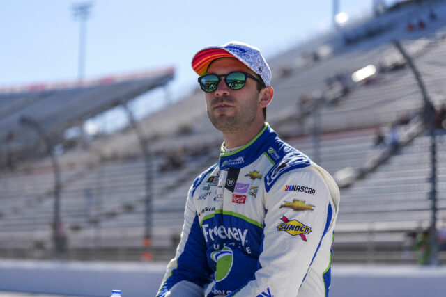 Daniel Suarez (99) počas rebríčku pre Grant Park 165 v Chicago Street Race - Zdroj: Imagn