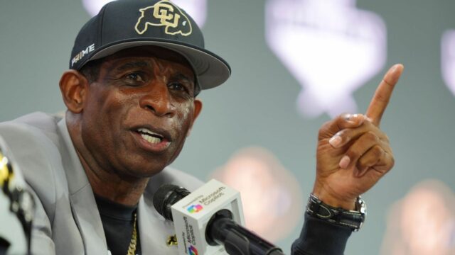 Deion Sanders tvrdí, že futbal na vysokej škole musí obmedziť plat

