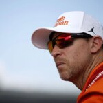 Denny Hamlin uvádza na trh nehanebný tieň generálnemu riaditeľovi astronómovi Andy Byronovi