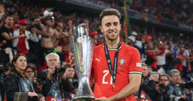 Diogo Jota en deuil pour se réunir pour le sillage de Liverpool Ace après un accident de voiture d'horreur
