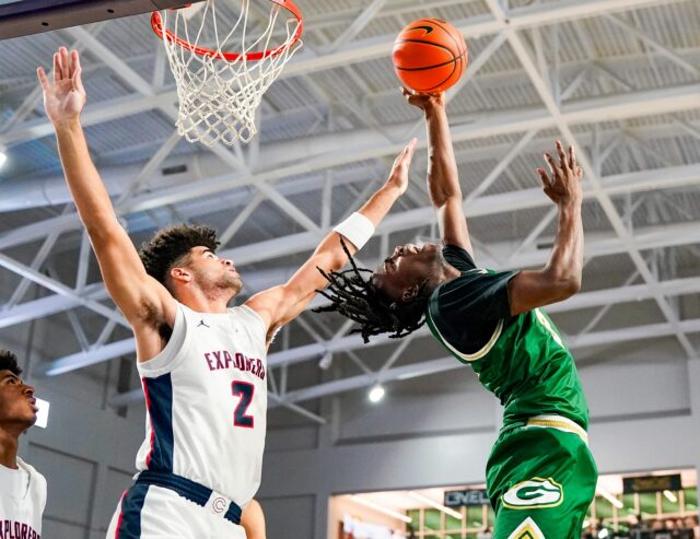 Dni po víťazstve svetového pohára Fiba U19, 5 -hviezdičkový atlét Caleb Holt navštívil Alabama Nate Oats, Bruce Pearl's Auburn

