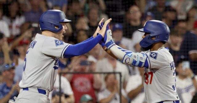 Dodgers ukazuje jeho oživený zločin pri víťazstve nad Boston Red Sox

