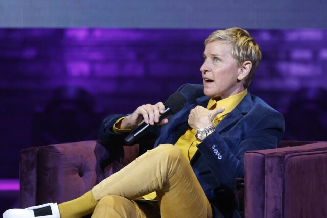 Ellen DeGeneres v rozhovore s Richardom Baconom v Anglicku. (Obrázok cez x/@elend_world)