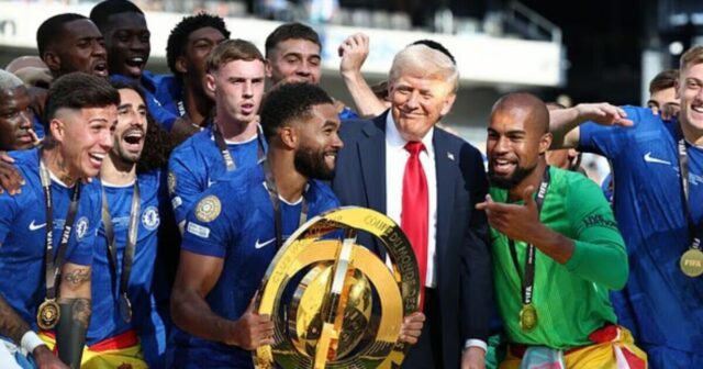 Donald Trump havaruje Chelsea Trophy Lift a tvár Kola Palmer hovorí tisíc slov Futbalový šport

