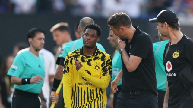 Dortmund Winger Julien Duranville potrebuje operáciu ramena po poškodení svetového pohára v klube

