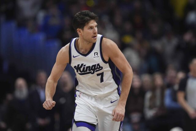 Doug McDermott (7) Sacramento Kings (7) v druhej polovici basketbalového zápasu NBA vo štvrtok 23. januára 2025 v Denveri.