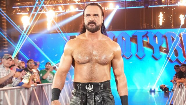 Drew McIntyre hovorí o svojej košeli „nudí sa v práci“

