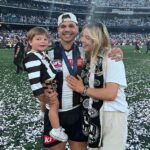 Hviezda Collingwood Magpies Star Bobby Hill (na obrázku po veľkom finále 2023 s partnerom Georgia Devlinom a ich synom Bobbym) bola na tejto oblasti kvôli osobným problémom posledných týždňov posledných týždňov