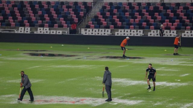 Dynamo Galaxy Match sa presunul do dažďovej búrky

