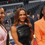 ESPN-Gasther Elle Duncan robí hrubý vtip počas vysielania WNBA All-Star Game Broadcast