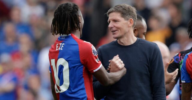 Ebelechi Eze et Marc Guehi d'Arsenal et Liverpool
