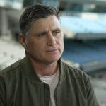 Emocionálny Shane Crawford (na obrázku) hovoril o zármutku, ktorý zažil po tragickom prechode svojho brata Justina v roku 2022.
