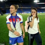 Britská hrdina Lucy Bronze, po finále Euro 2025, potešila Batlle jej blízkeho priateľa