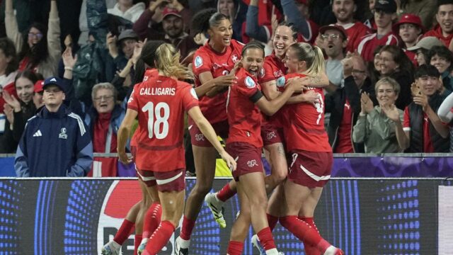 Euro žien 2025: Švajčiarsko porazí Island 2-0, aby udržal nádeje s Nokaut nažive

