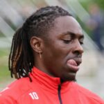 Eze Eze zdieľa správu o sociálnych médiách Crystal Palace proti diskusii o prenose arzenálu