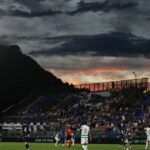 Fanúšikovia Celtic a Ajax sa zrazia v škaredých scénach, keď sú pinty vyhodené po priateľskej hre Futbalový šport