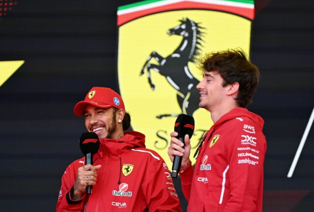 Lewis Hamilton spimne na zastávke autobusu v Chicane počas Sprint - Belgian GP - Zdroj: Getty