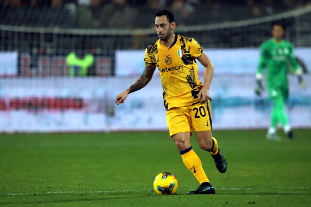 Fenerbahce pripravený na stretnutie s intermilamanom, ktorý spĺňa cenu ceny za Hakan Calhanoglu

