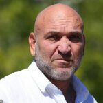 Footy Legenda v Gorden Stabite (na obrázku) preposlala podobnosti Ezry Mam s Adamom Goodesom - a fanúšikovia boli veľmi napodobnení
