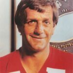 Barrie Robran (na obrázku) bola po jeho smrti vo veku 77 rokov ocenená ako najväčší juho austrálsky futbalista vo veku 77 rokov