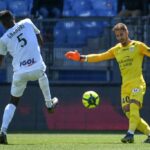 Fulham, aby podpísal brankára Montpelliera Benjamina Lecomte