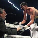 Sebastian Fundora napravo oslavuje po tom, čo v sobotu 19. júla 2025 v Las Vegas vyhral boxerský zápas so Super -tim Tszyu.