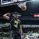 Brandon Ganuelas-Ser počas finále filipínskeho pohára PBA medzi tnt tnt tnt tnt tnt tnt tnt tnt tnt tnt tnt tnt tnt 5g a San Miguel Beermen. –Marrilo