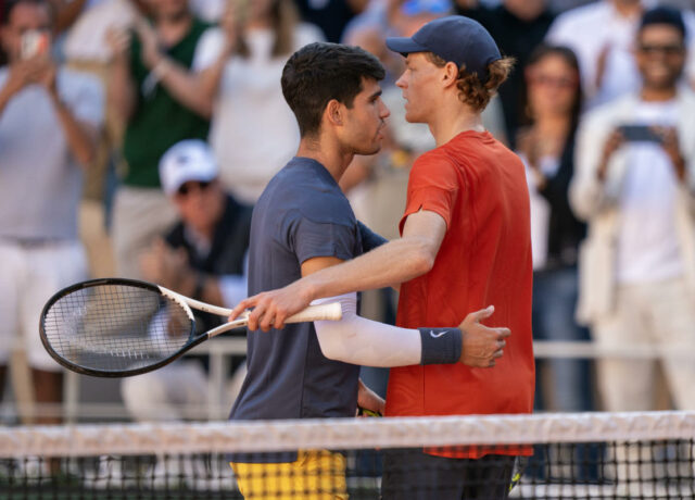 Gesto Carlosa Alcaraza pre Jannikovho Sinnera pred finále Wimbledonu otočí hlavu


