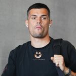 Granit Xhaka súhlasí po návrate produktu Premier League, keď je Erik Ten Hag „podráždený a šokovaný“