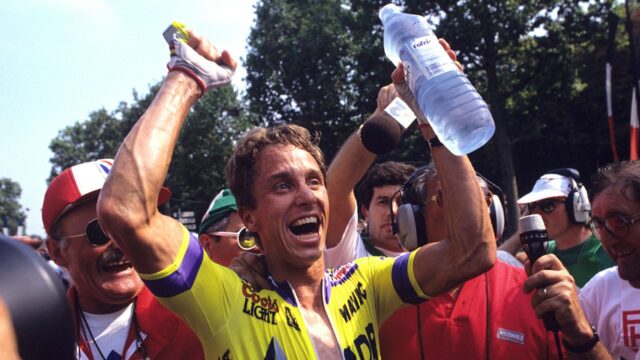 Greg Lemond dostáva zlatú medailu Kongresu na americkom Capitol -Cureremónia

