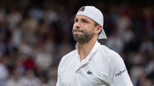 Grigor Dimitrov sa vracia s ranou hrudníka a vedie Sinner vo Wimbledone


