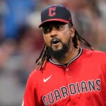 Guardians 'Emmanuel Clase sa umiestnil na platenú dovolenku uprostred sondy hazardných hier MLB