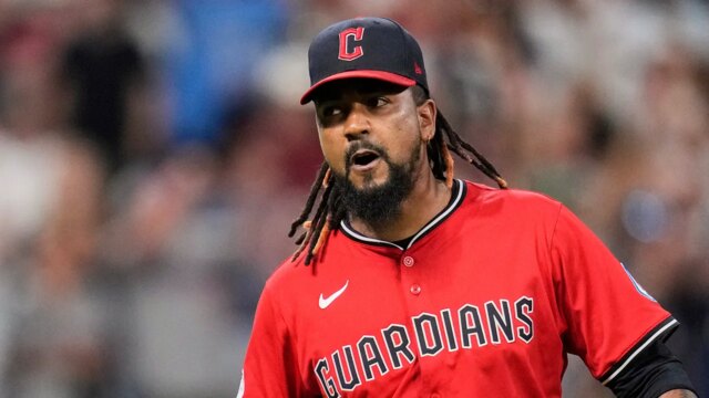 Guardians 'Emmanuel Clase sa umiestnil na platenú dovolenku uprostred sondy hazardných hier MLB

