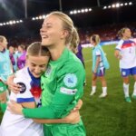 Hannah Hampton uznáva, že je „rád, že po definujúcom kariérnom zobrazení nosí anglické tričko“