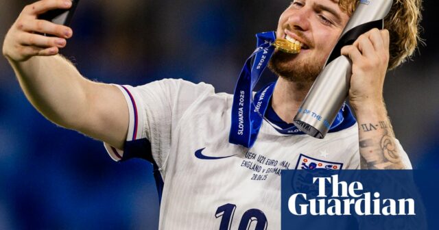 Hnutie očí West Ham do Liverpoolu Eliota a blízko Diouf Slavy Prahy | West Ham United

