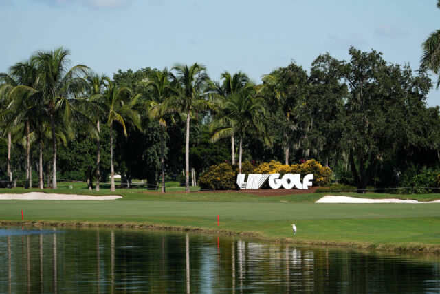 Hollywoodová hviezda 120 miliónov dolárov Dubs Liv Golf 'Theatre'

