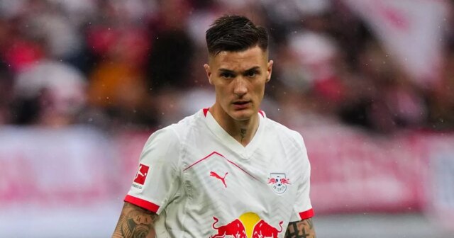 Homme Utd Transfer News: Benjamin Sesko Boost alors que Striker Target envoyait pour s'entraîner avec les réserves
