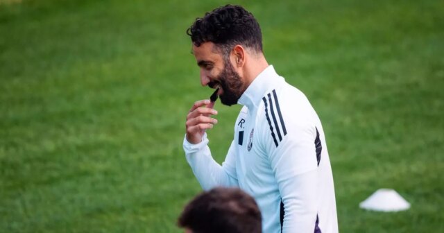 Homme Utd Transfer News: Striker Deal frappe le problème alors qu'Amorim a du mal à éliminer le «bois mort»
