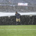 New York Yankees boli nútení byť neskoro, keď sa búrky prevalili nad Bronxom