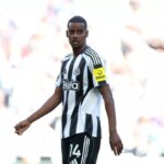 Hugo Ekitike do Arsenal Transfer Swinets pri rozvoji Alexandra Isak