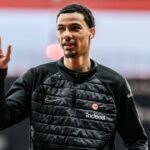 Hugo Ekitike môže byť zakázaný snovi Liverpool košele číslo top červené hviezda