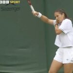 Aussie tenisová hviezda Daria Kasatkina (na obrázku) v sobotu utrpela podivná porucha šatníka